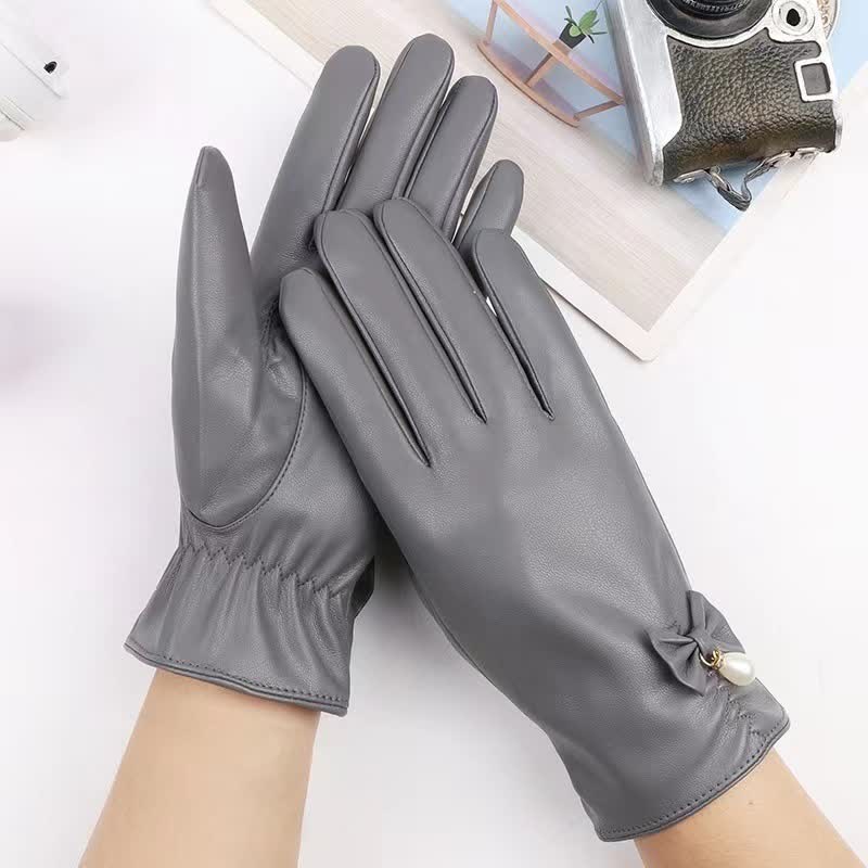 Women's Winter Velvet Pearl Leather Gloves