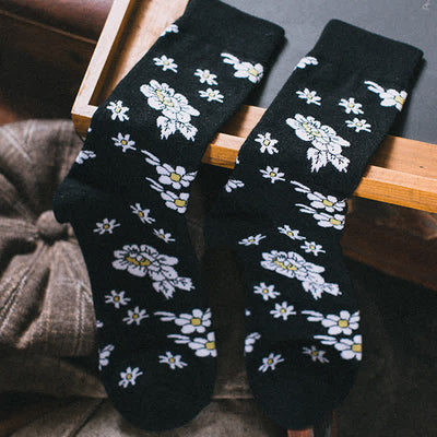 Men's Little White Daisy Black Crew Socks