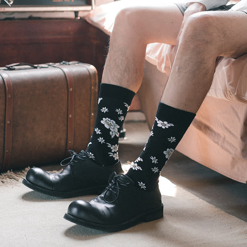 Men's Little White Daisy Black Crew Socks