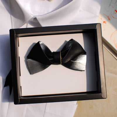 Men's Gradient Black & White Feather Design Bow Tie
