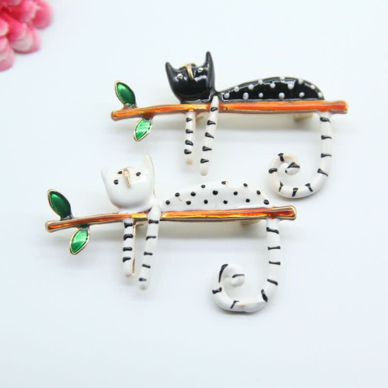 Women's Lazy Kitten Polka Dot Cat Brooch