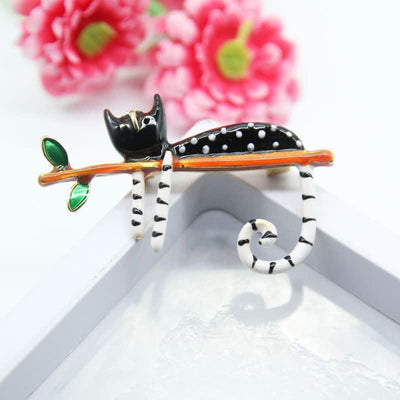 Women's Lazy Kitten Polka Dot Cat Brooch